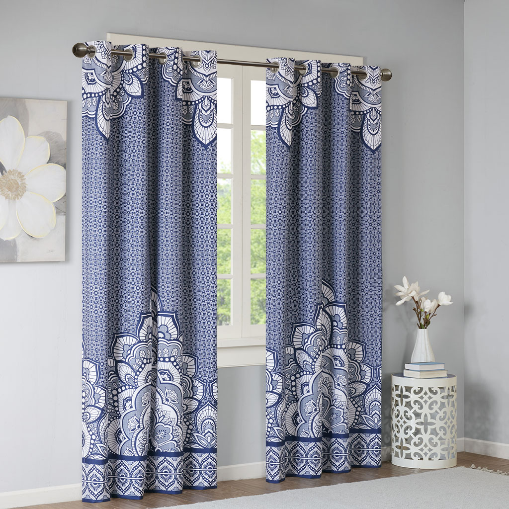 Intelligent Design - Isabella Printed Blackout Window Panel - Blue - 84" Panel
Intelligent Design - Isabella Printed Blackout Window Panel - Blue - 84" Panel
