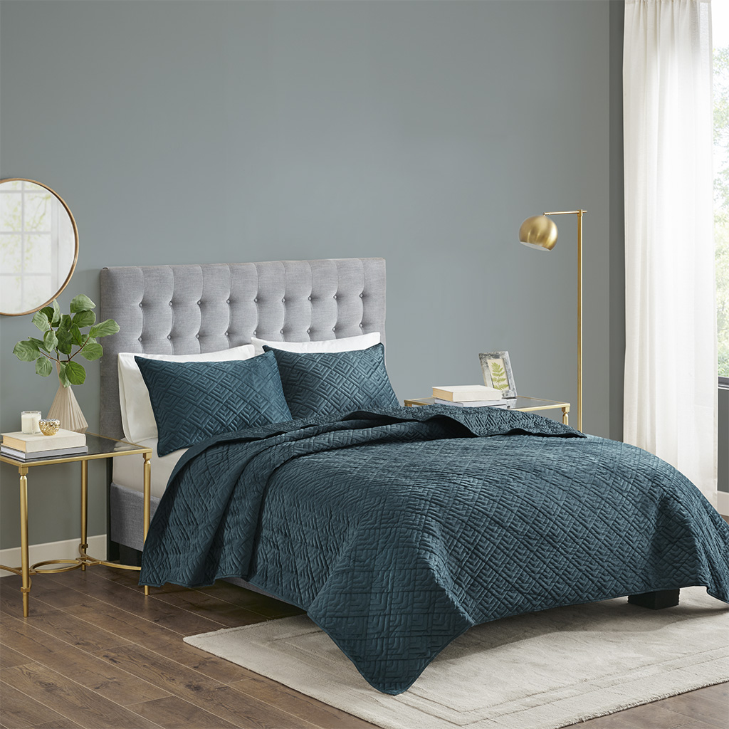 Madison Park - Lewis 3 Piece Reversible Micro Mink Coverlet Set - Teal - Full/Queen
Madison Park - Lewis 3 Piece Reversible Micro Mink Coverlet Set - Teal - Full/Queen