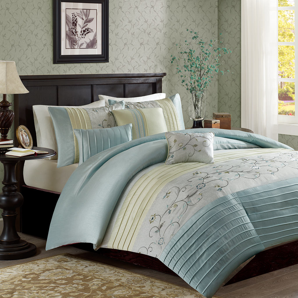 Madison Park - Serene Embroidered 6 Piece Duvet Cover Set - Aqua - King/Cal King
Madison Park - Serene Embroidered 6 Piece Duvet Cover Set - Aqua - King/Cal King