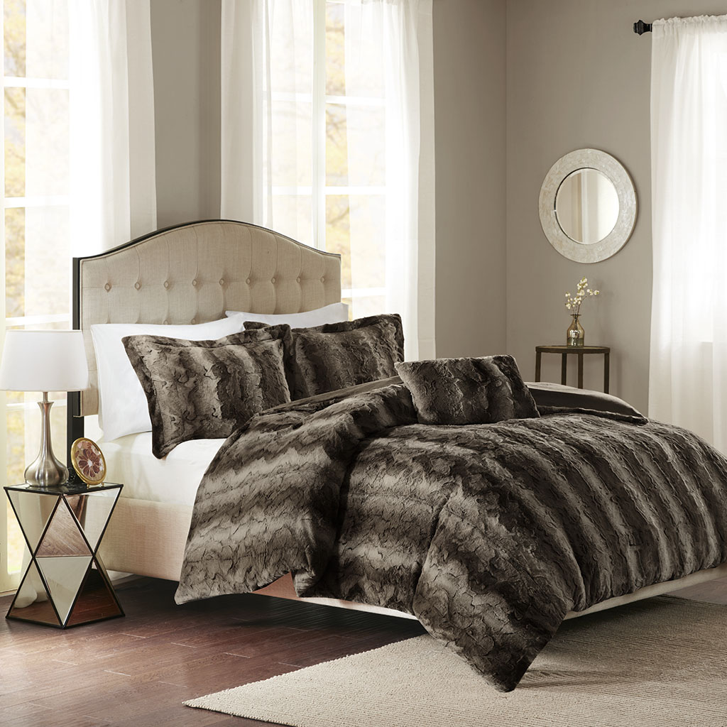 Madison Park - Zuri Faux Fur Duvet Cover Set - Chocolate - Full/Queen 
Madison Park - Zuri Faux Fur Duvet Cover Set - Chocolate - Full/Queen