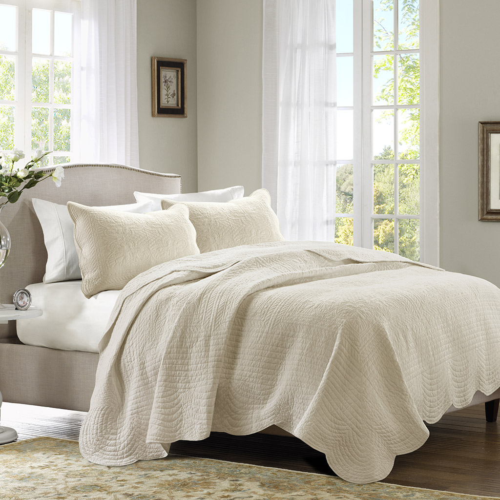 Madison Park - Tuscany 3 Piece Reversible Scalloped Edge Coverlet Set - Cream - King/Cal King
Madison Park - Tuscany 3 Piece Reversible Scalloped Edge Coverlet Set - Cream - King/Cal King