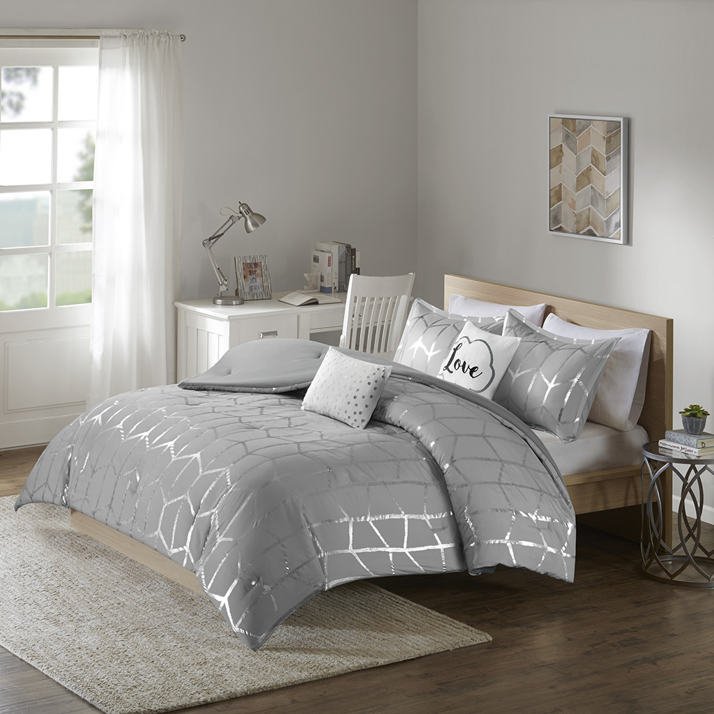 Intelligent Design - Raina Metallic Print Comforter Set - Grey/Silver - Twin/Twin XL
Intelligent Design - Raina Metallic Print Comforter Set - Grey/Silver - Twin/Twin XL