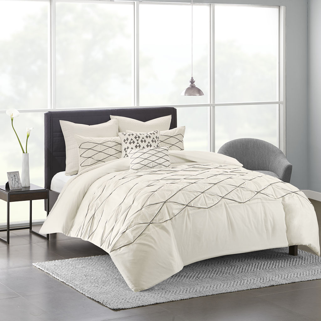 Urban Habitat - Sunita Cotton Pieced Tufted and Embroidered Duvet Cover Set - White - Twin/Twin XL
Urban Habitat - Sunita Cotton Pieced Tufted and Embroidered Duvet Cover Set - White - Twin/Twin XL