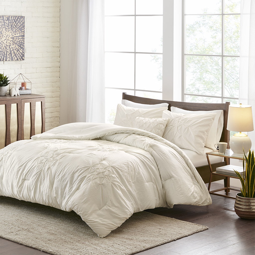 Madison Park - Giselle 4 Piece Tufted Seersucker Comforter Set - Ivory - Full/Queen
Madison Park - Giselle 4 Piece Tufted Seersucker Comforter Set - Ivory - Full/Queen