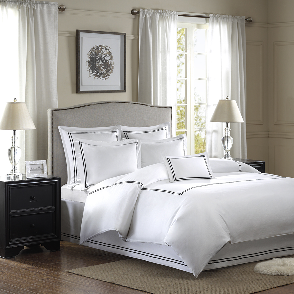 Madison Park - 400TC Embroidered Cotton Sateen Bedskirt with 2 Euro Shams - White/Black - Cal King
Madison Park - 400TC Embroidered Cotton Sateen Bedskirt with 2 Euro Shams - White/Black - Cal King
