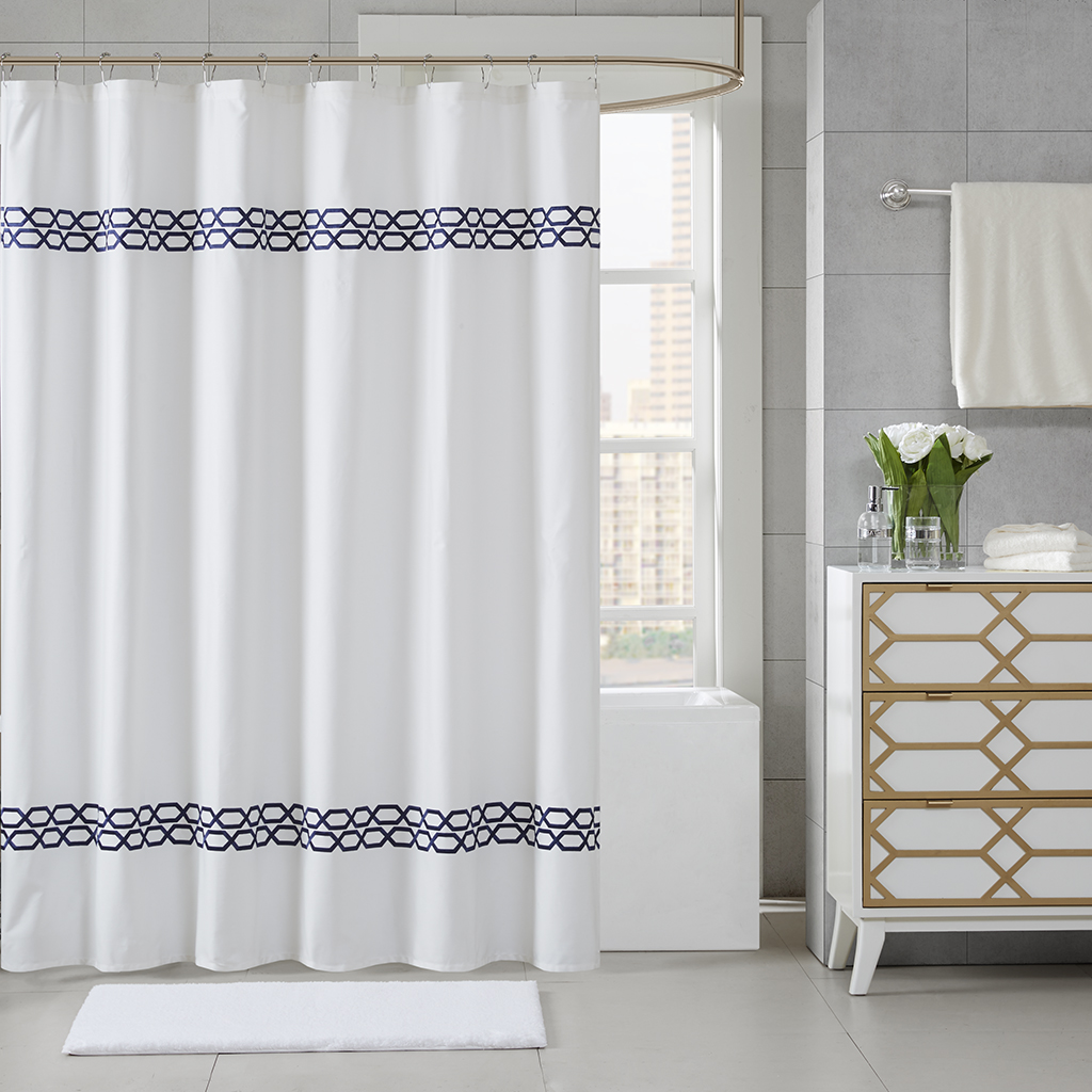 Madison Park Signature - Chainlink Embroidered Shower Curtain - Navy - 72x72
Madison Park Signature - Chainlink Embroidered Shower Curtain - Navy - 72x72