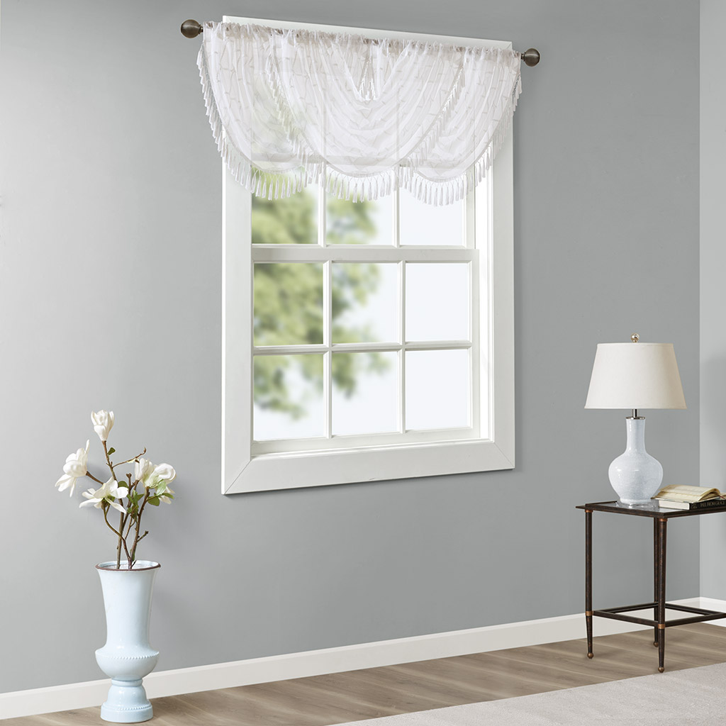 Madison Park - Irina Diamond Sheer Embroidered Waterfall Valance - White - 38x46
Madison Park - Irina Diamond Sheer Embroidered Waterfall Valance - White - 38x46