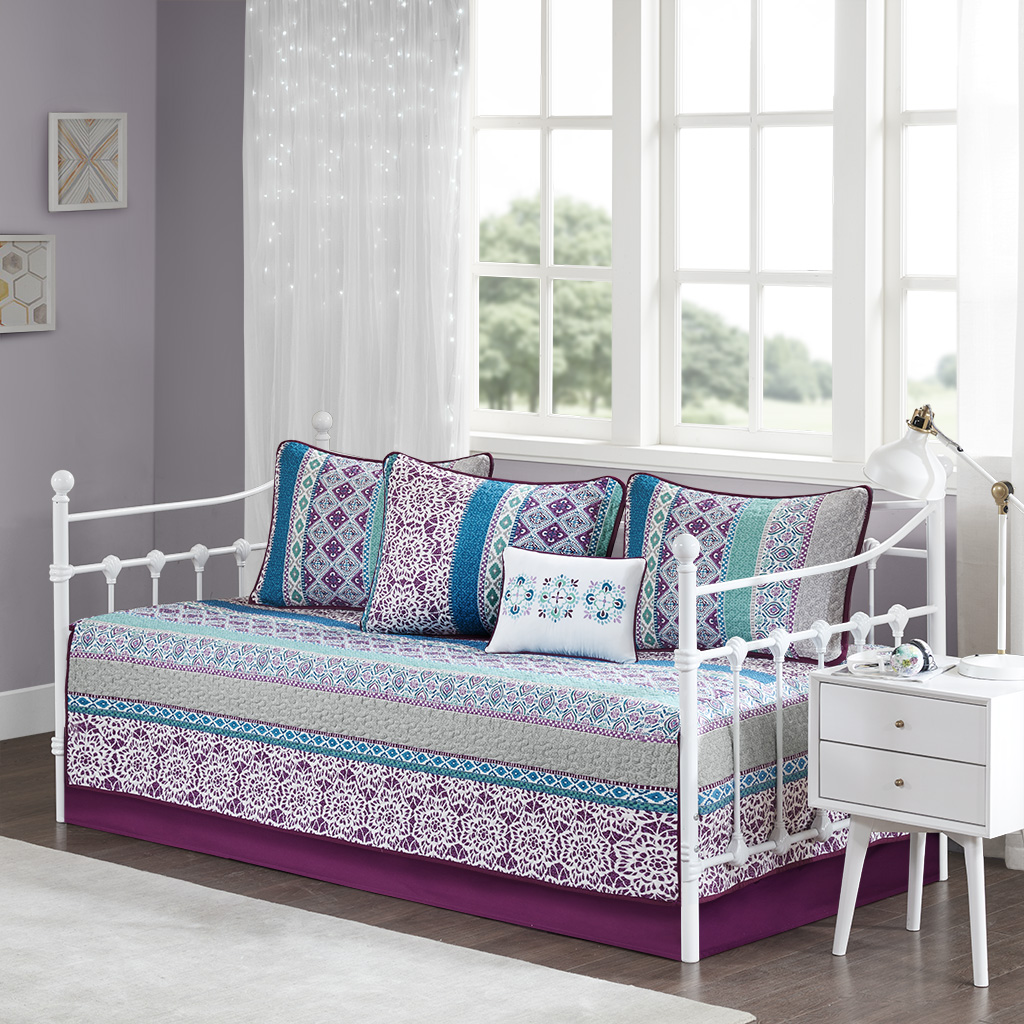Intelligent Design - Joni 6 Piece Boho Reversible Daybed Set - Purple - Daybed
Intelligent Design - Joni 6 Piece Boho Reversible Daybed Set - Purple - Daybed