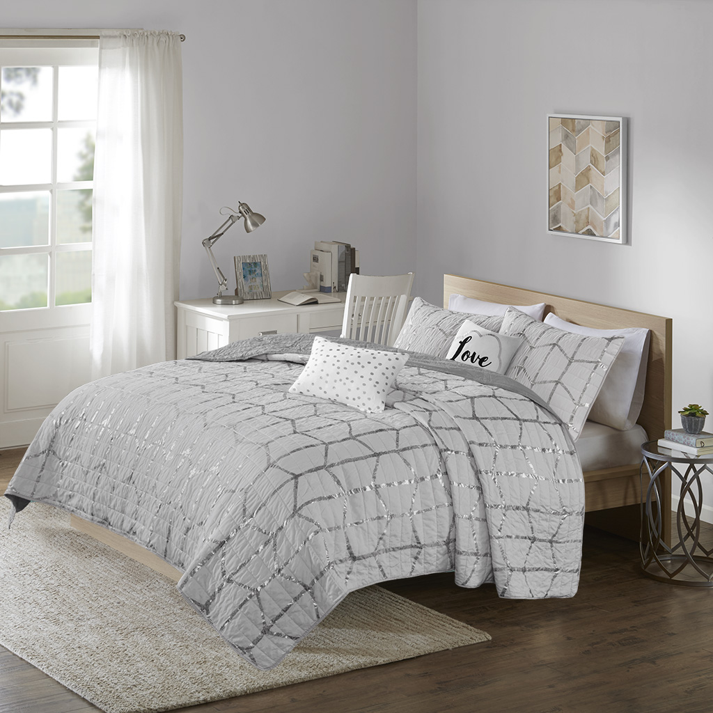 Intelligent Design - Raina Metallic Printed Reversible Coverlet Set - Grey/Silver - Full/Queen
Intelligent Design - Raina Metallic Printed Reversible Coverlet Set - Grey/Silver - Full/Queen
