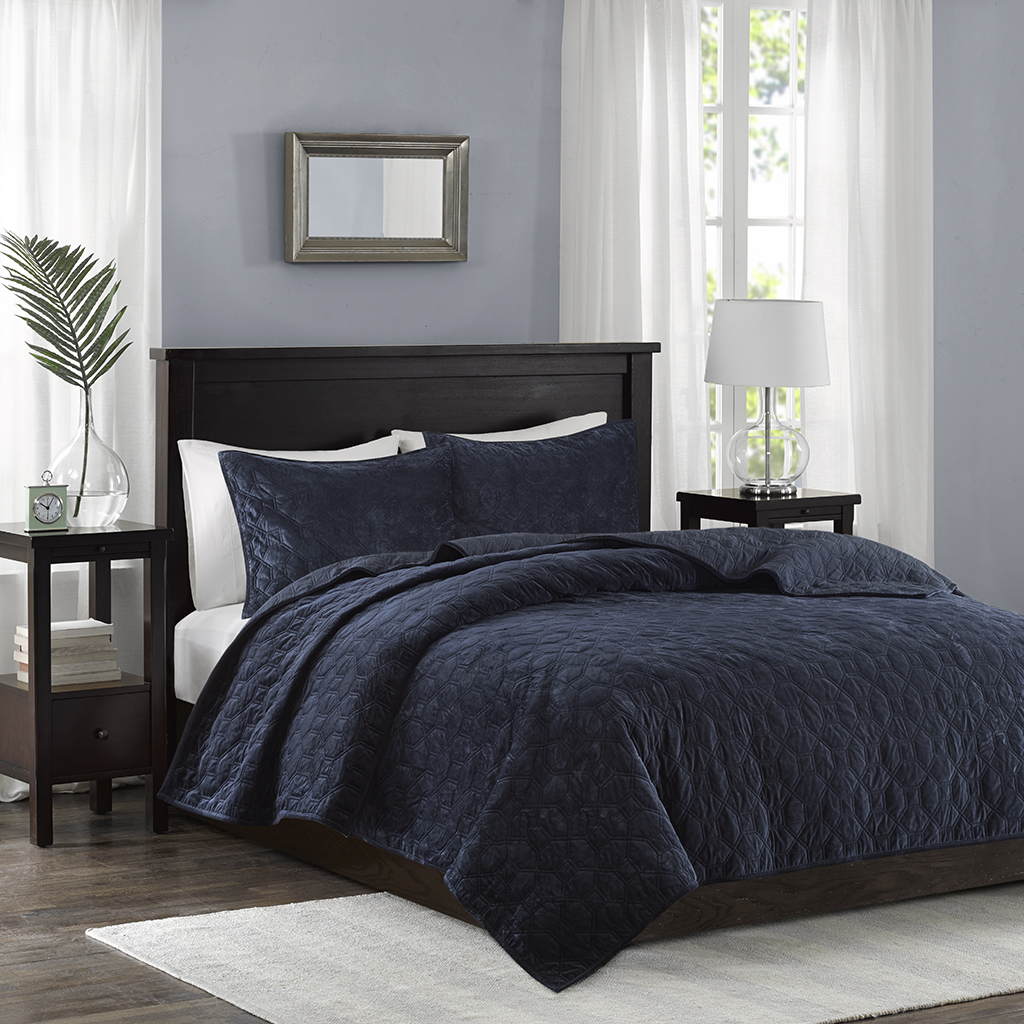 Madison Park - Harper Faux Velvet Reversible 3 Piece Coverlet Set - Navy - King/Cal King
Madison Park - Harper Faux Velvet Reversible 3 Piece Coverlet Set - Navy - King/Cal King