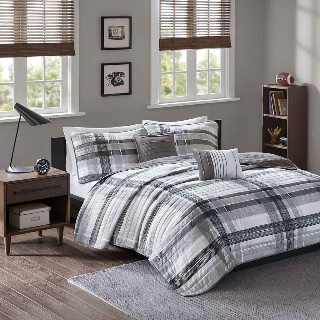 Intelligent Design - Rudy Plaid Reversible Coverlet Set - Black - Twin/Twin XL
Intelligent Design - Rudy Plaid Reversible Coverlet Set - Black - Twin/Twin XL