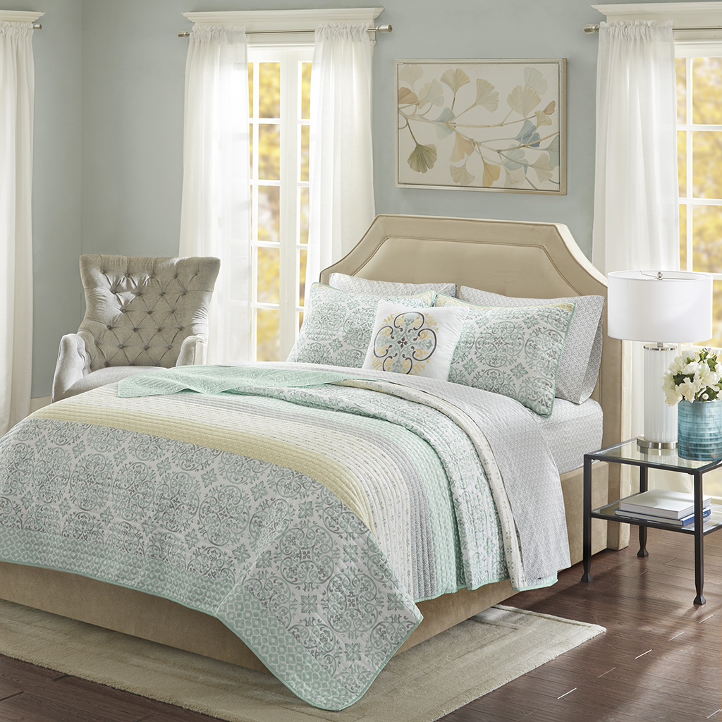 Madison Park Essentials - Sybil Complete Reversible Coverlet and Cotton Sheet Set - Green - King
Madison Park Essentials - Sybil Complete Reversible Coverlet and Cotton Sheet Set - Green - King