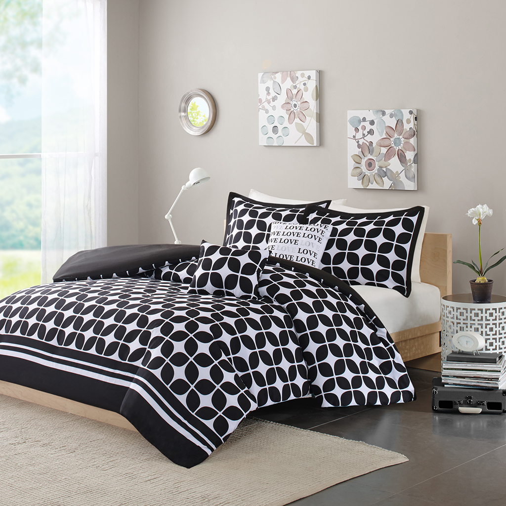 

Intelligent Design - Lita Duvet Cover Set - Black - Full/Queen