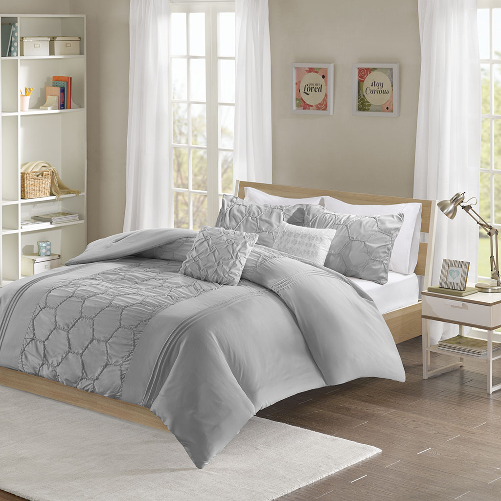 

Intelligent Design - Carrie Comforter Set - Grey - Full/Queen