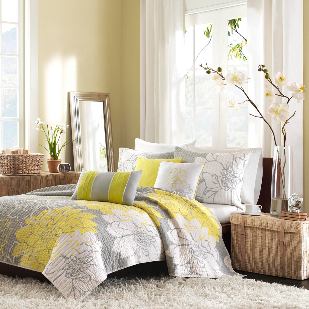 

Madison Park - Lola 6 Piece Reversible Coverlet Set - Yellow - King/Cal King