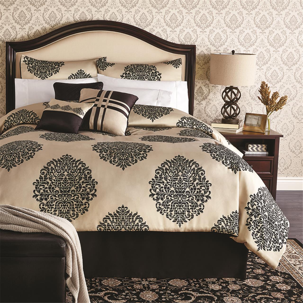 

Madison Park - Genesis 7 Piece Comforter Set - Black - Queen