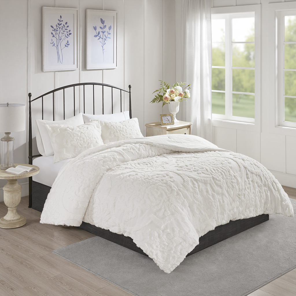 

Madison Park - Viola 3 Piece Tufted Cotton Chenille Damask Comforter Set - White - Full/Queen