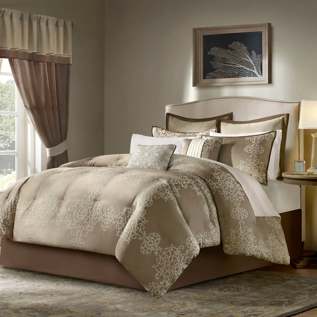 

Avenue 8 - Vienna 24 Piece Comforter Set - Multi - Cal King