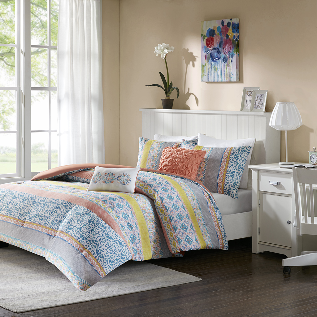 

Intelligent Design - Joni Comforter Set - Coral - Twin/Twin XL