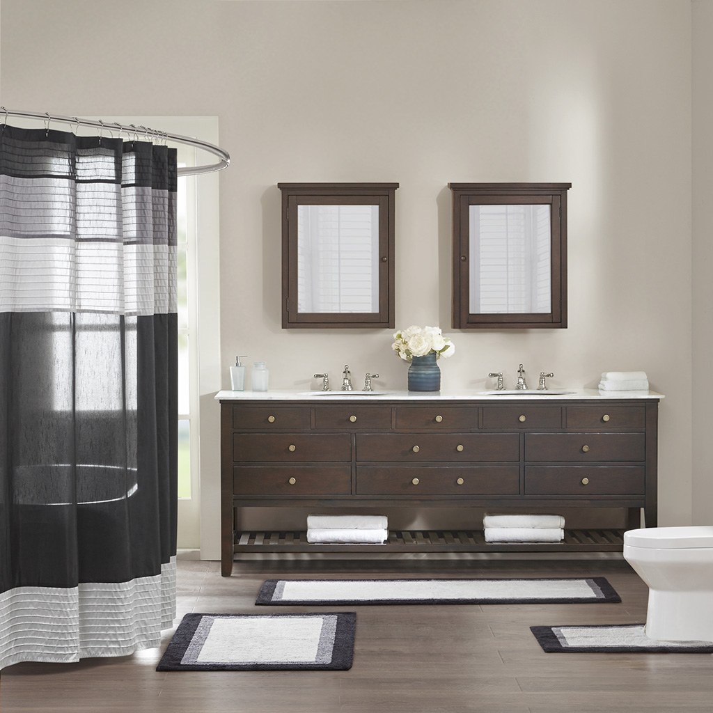 

Madison Park - Amherst Bath Rug - Black - 20x24" Contour