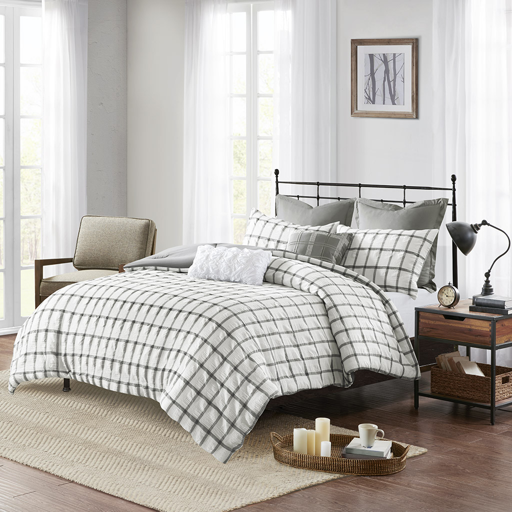 

Madison Park - Kinney 7 Piece Yarn Dye Polyester Seersucker Comforter Set - White/Grey - Full/Queen