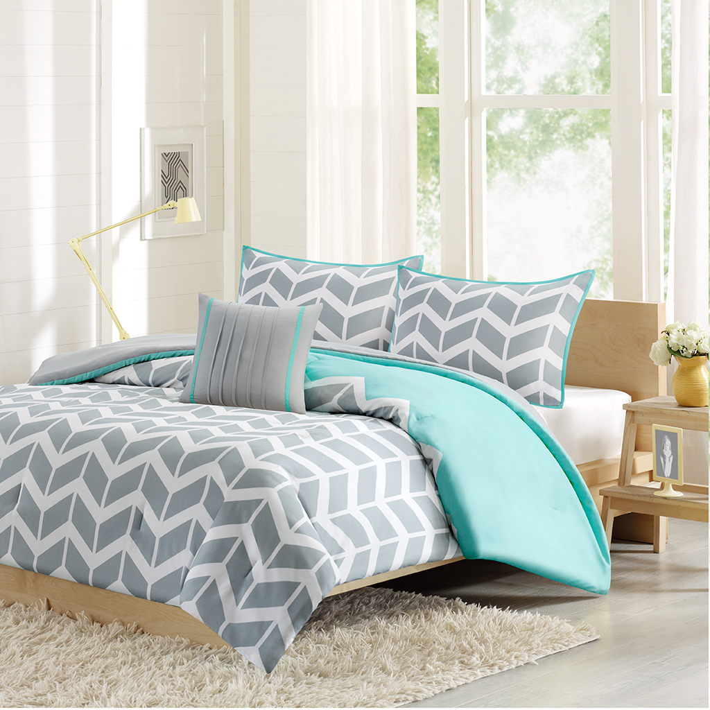 

Intelligent Design - Nadia Comforter and Decorative Pillow Set - Teal - Twin/Twin XL