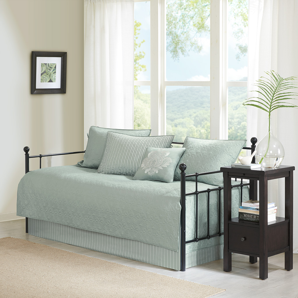 

Madison Park - Quebec 6 Piece Reversible Daybed Cover Set - Seafoam - Daybed