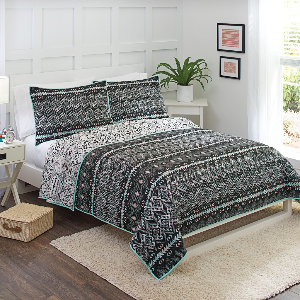 

Home Essence - Aztec Reversible Quilt - Black Mint - Full/Queen