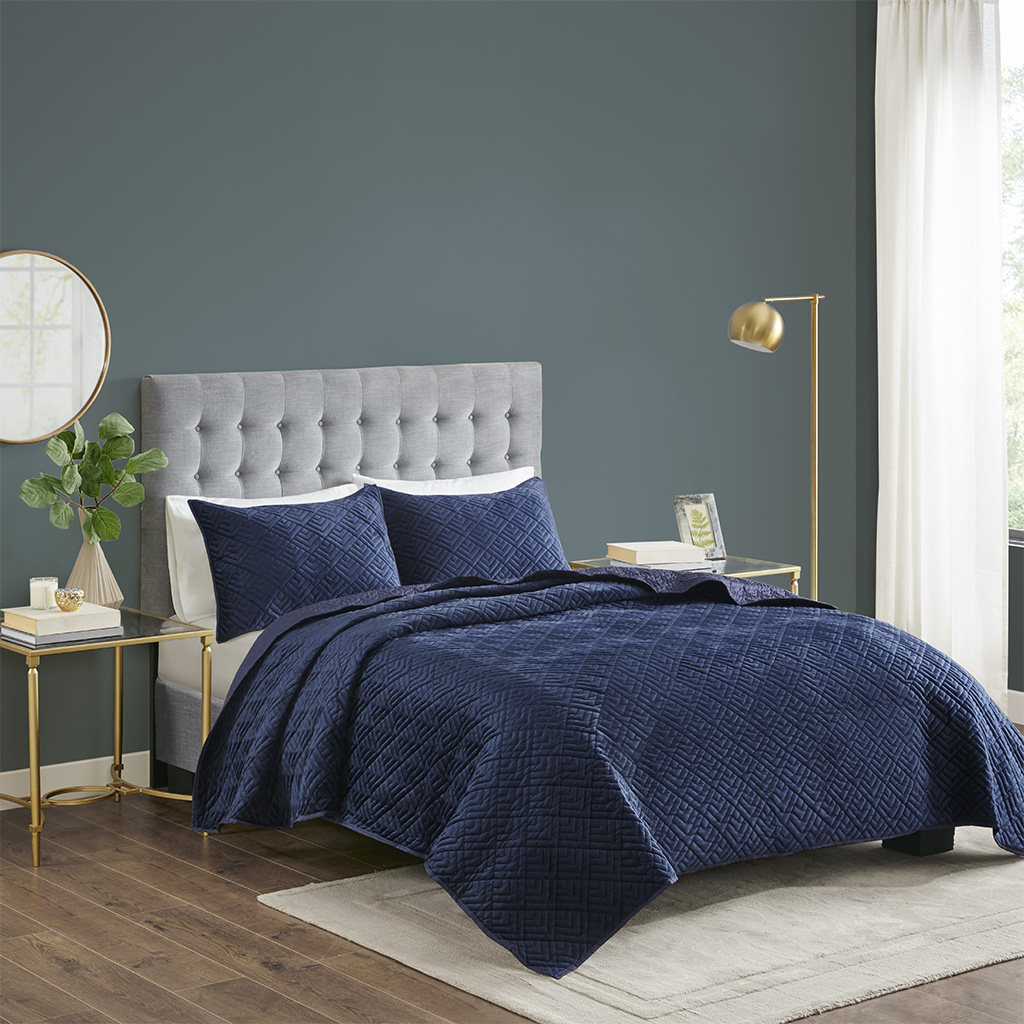 

Madison Park - Lewis 3 Piece Reversible Micro Mink Coverlet Set - Navy - Full/Queen