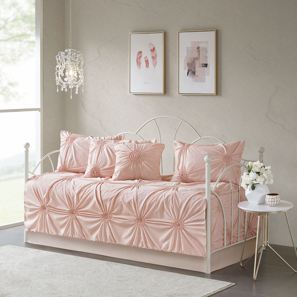 

Madison Park - Leila 6 Piece Reversible Daybed Cover Set - Blush - Daybed