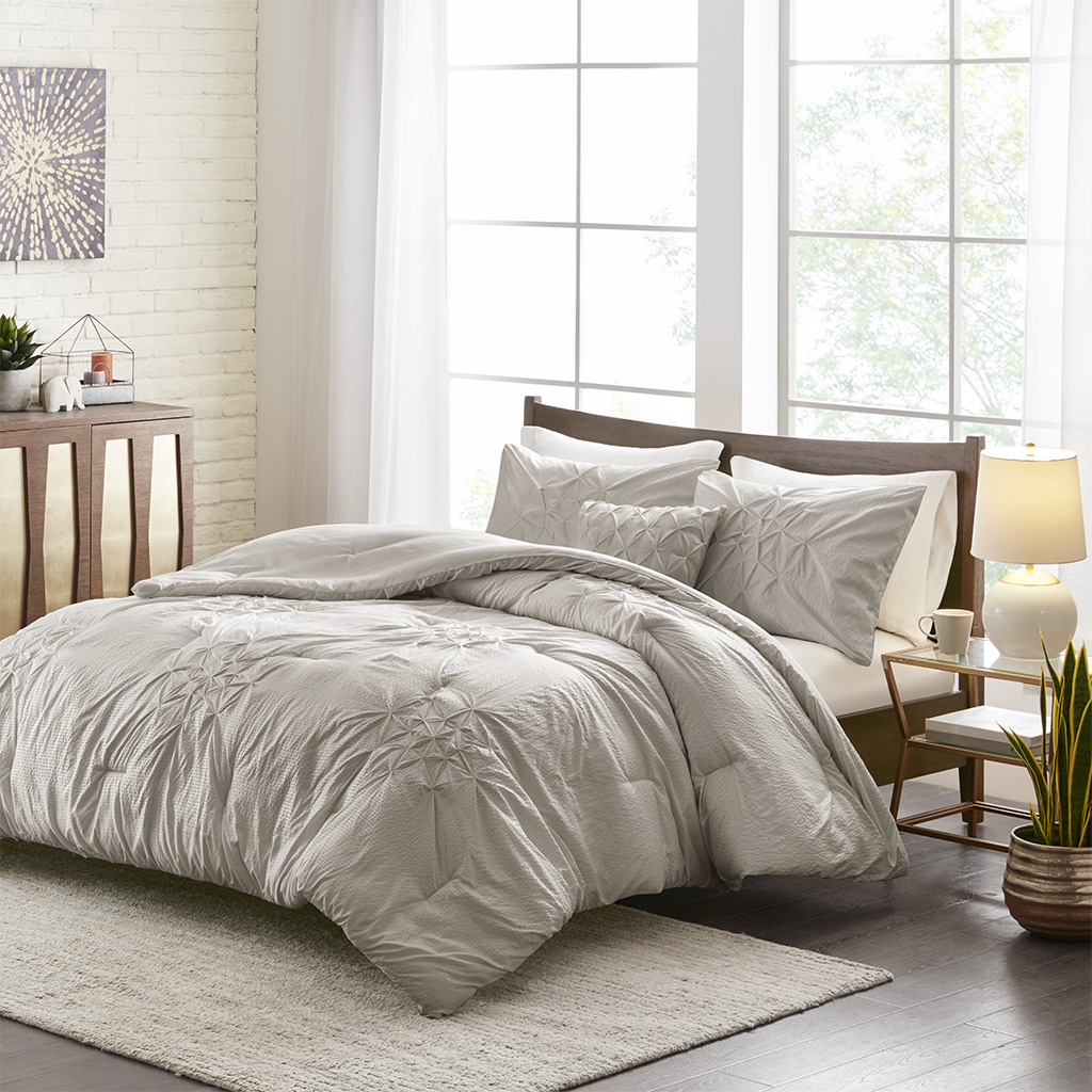 

Madison Park - Giselle 4 Piece Tufted Seersucker Comforter Set - Grey - Full/Queen