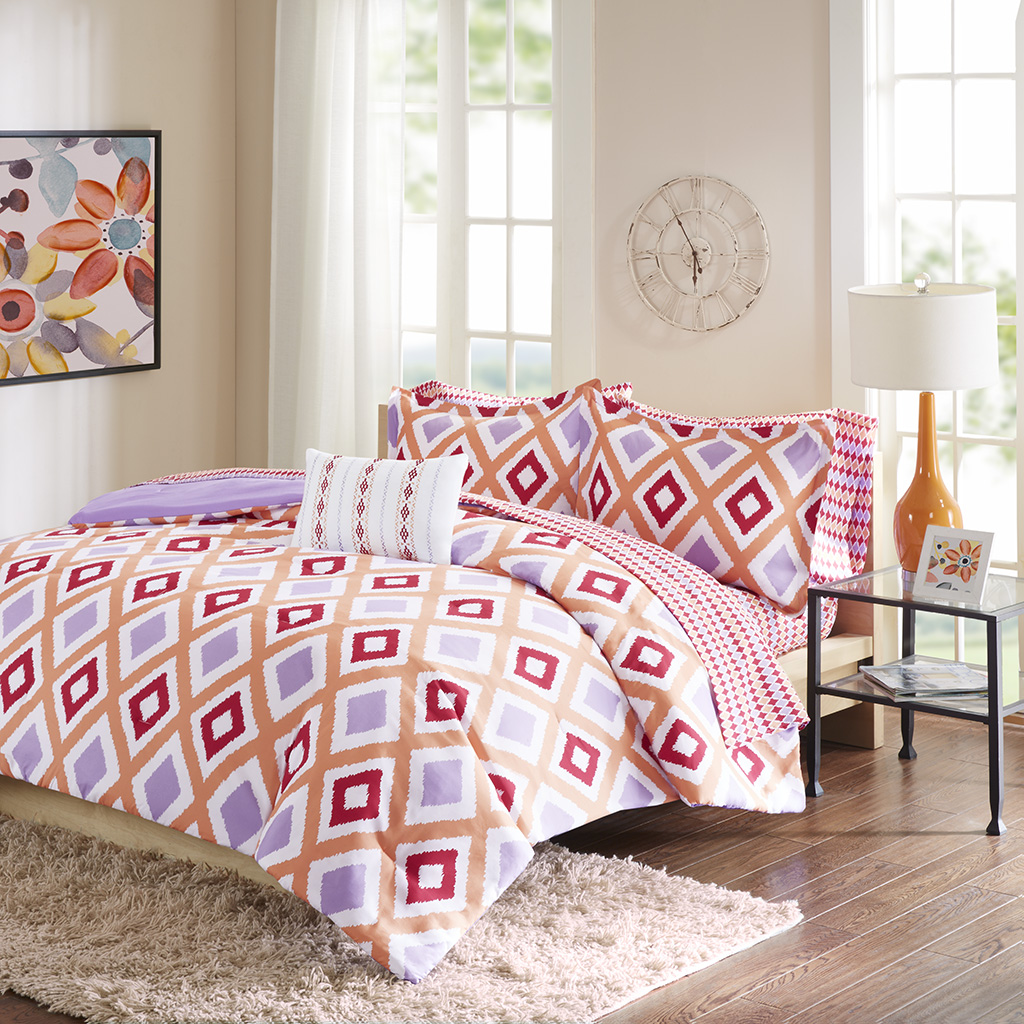 

Intelligent Design - Piper Complete Bed and Sheet Set - Multi - Queen