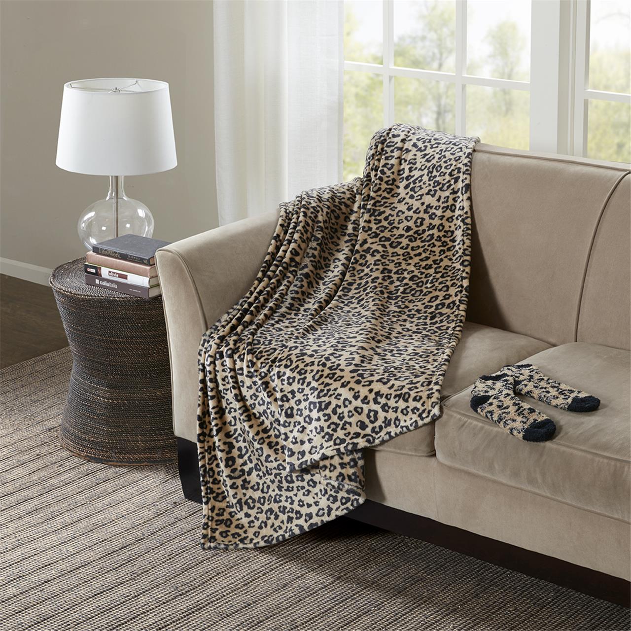 

Comfort Classics - Glimmersoft Throw & Socks Set - Brown - 50x60