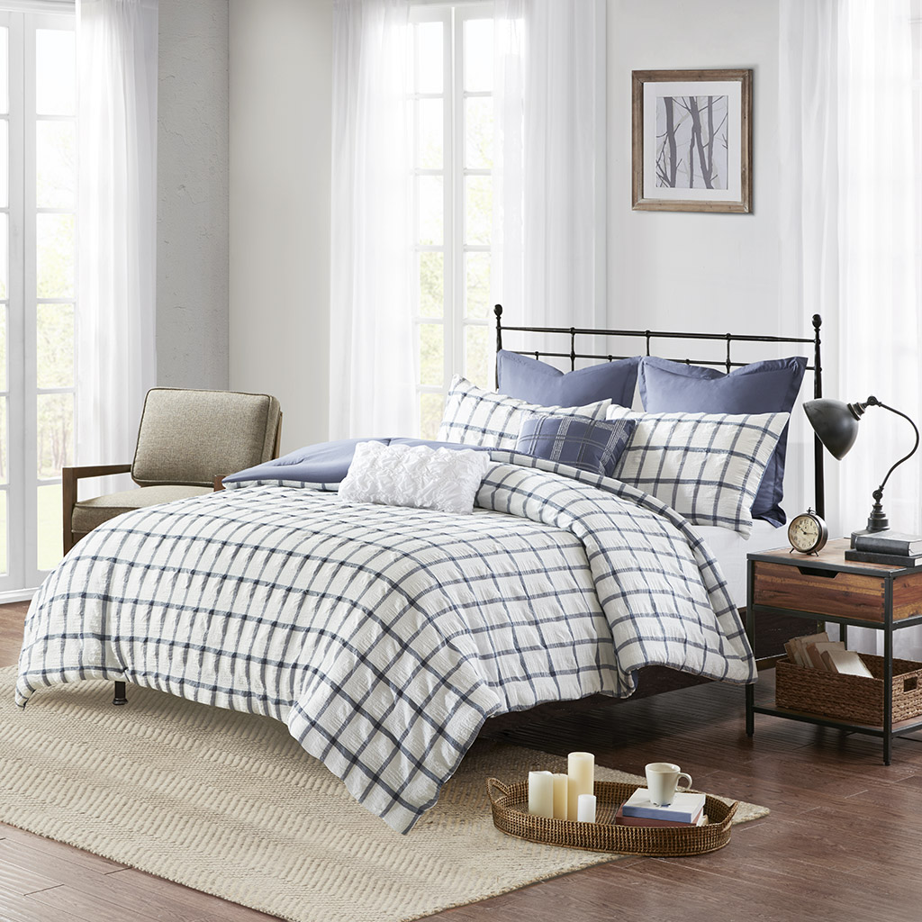 

Madison Park - Kinney 7 Piece Yarn Dye Polyester Seersucker Comforter Set - White/Navy - King/Cal King