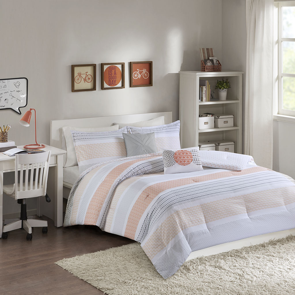 

Intelligent Design - Wilson Printed Reversible Comforter Set - Coral - Full/Queen