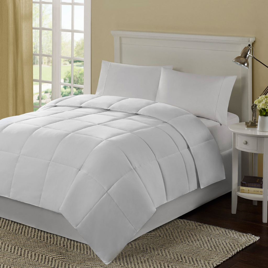 

Comfort Classics - Home Classic Level 1 Alternative Down Comforter - White - Twin