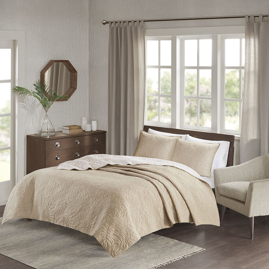 

Madison Park - Grand Isle 3 Piece Reversible Coverlet Set - Khaki - King/Cal King
