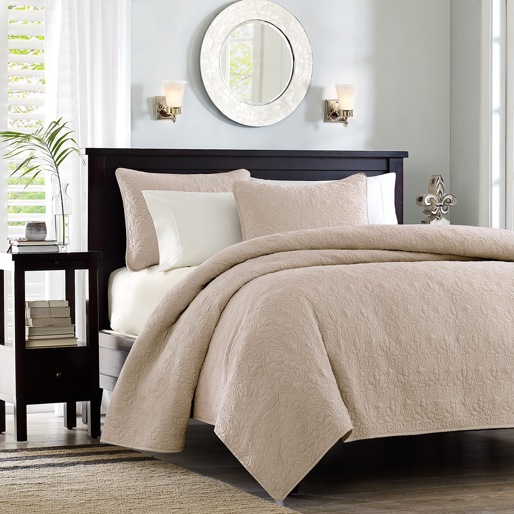 

Madison Park - Quebec Reversible Coverlet Set - Khaki - King/Cal King