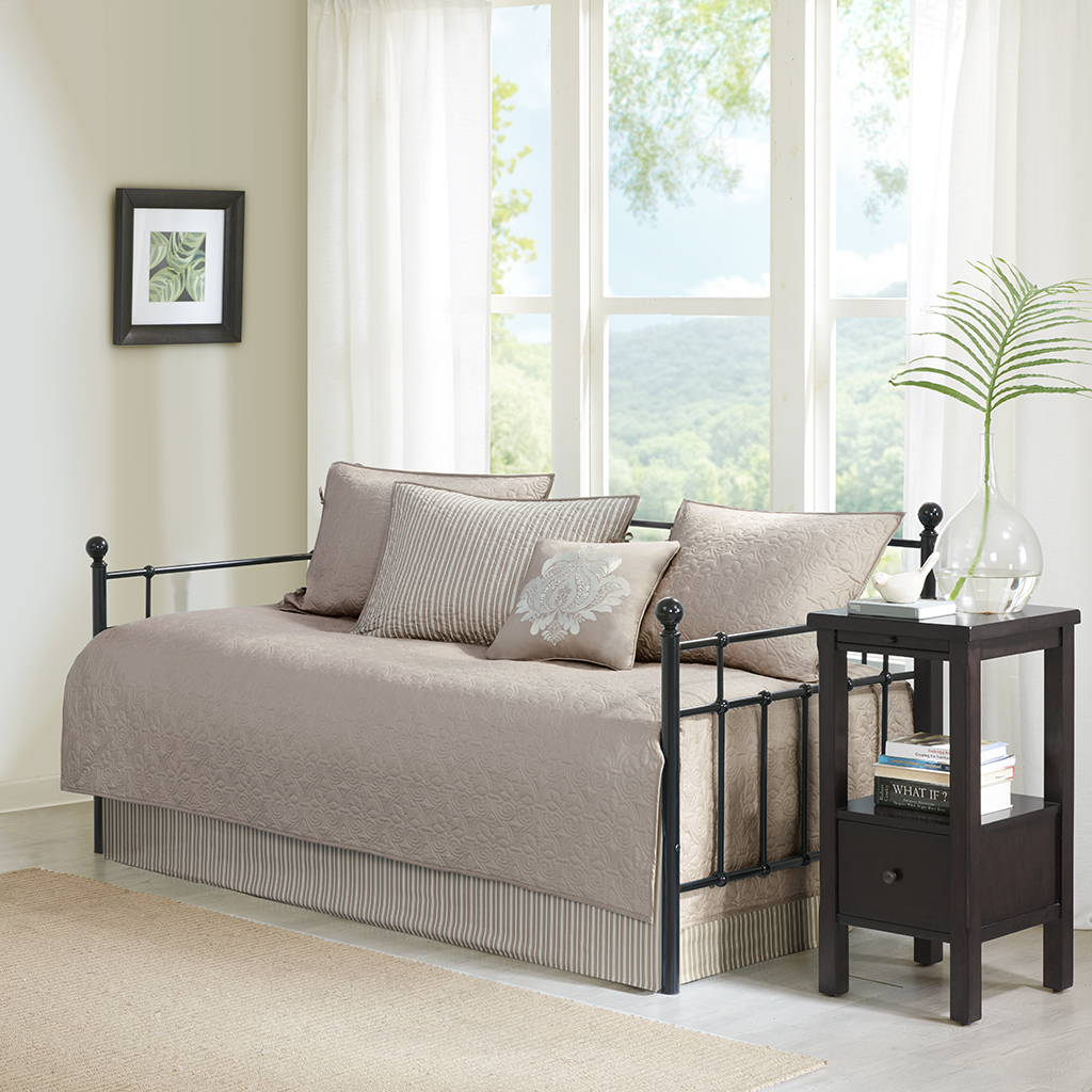 

Madison Park - Quebec 6 Piece Reversible Daybed Cover Set - Khaki - Daybed