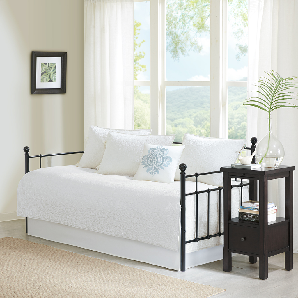

Madison Park - Quebec 6 Piece Reversible Daybed Cover Set - White - Daybed
