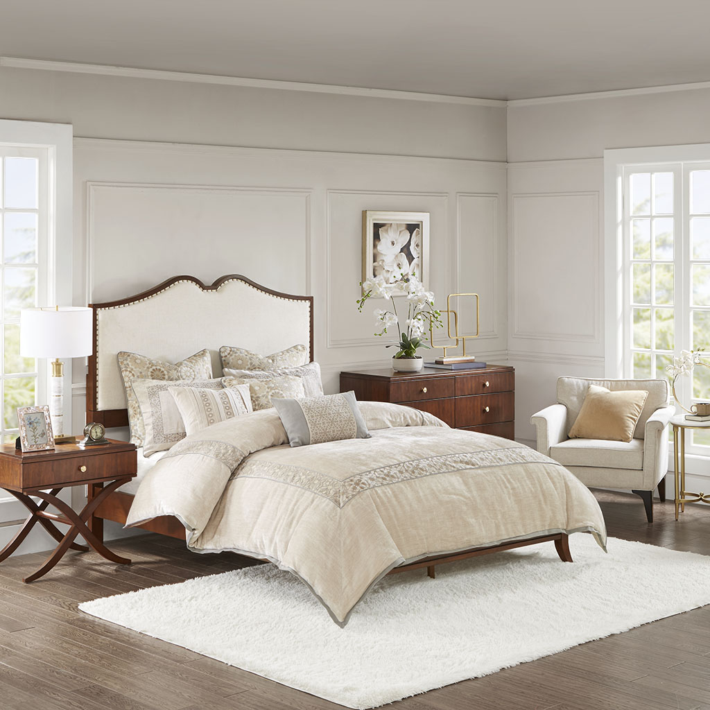 

Madison Park Signature - Eleanor Bed - Brown - Queen