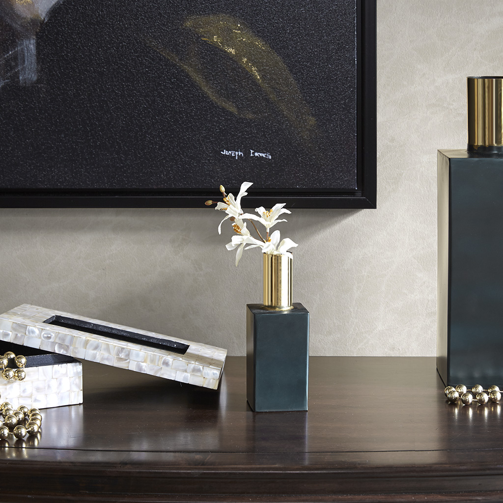 

Madison Park Signature - Tivoli Square Vase - Black - X Small