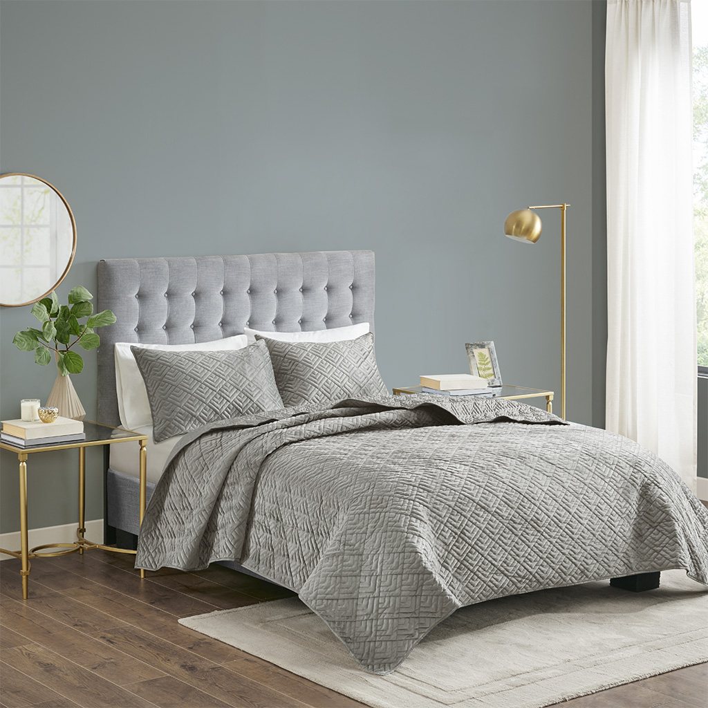 

Madison Park - Lewis 3 Piece Reversible Micro Mink Coverlet Set - Grey - Full/Queen
