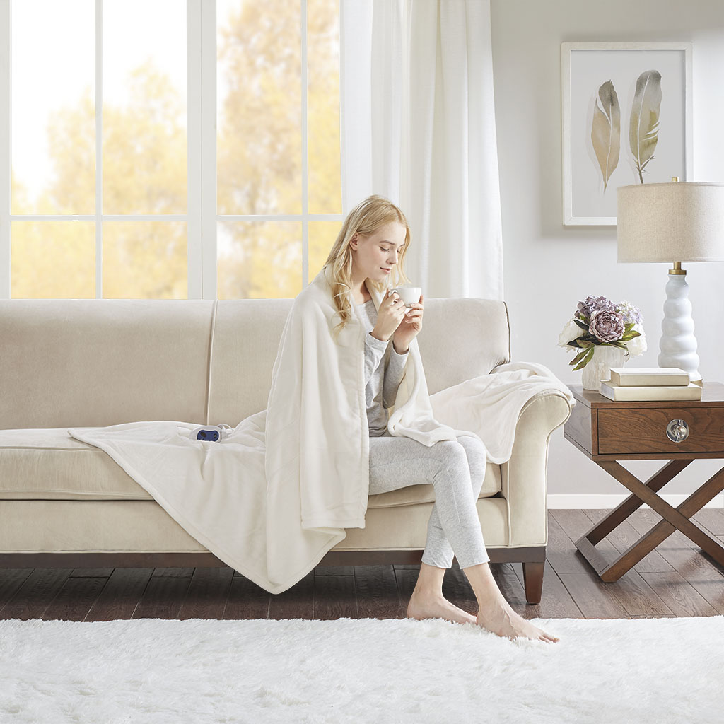 

Beautyrest - Heated Plush Throw - Ivory - 60x70