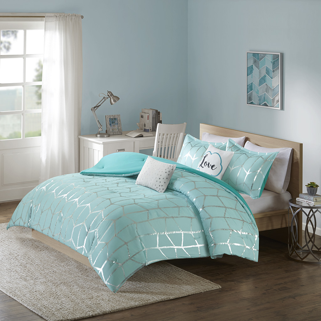 

Intelligent Design - Raina Metallic Print Comforter Set - Aqua/Silver - Full/Queen
