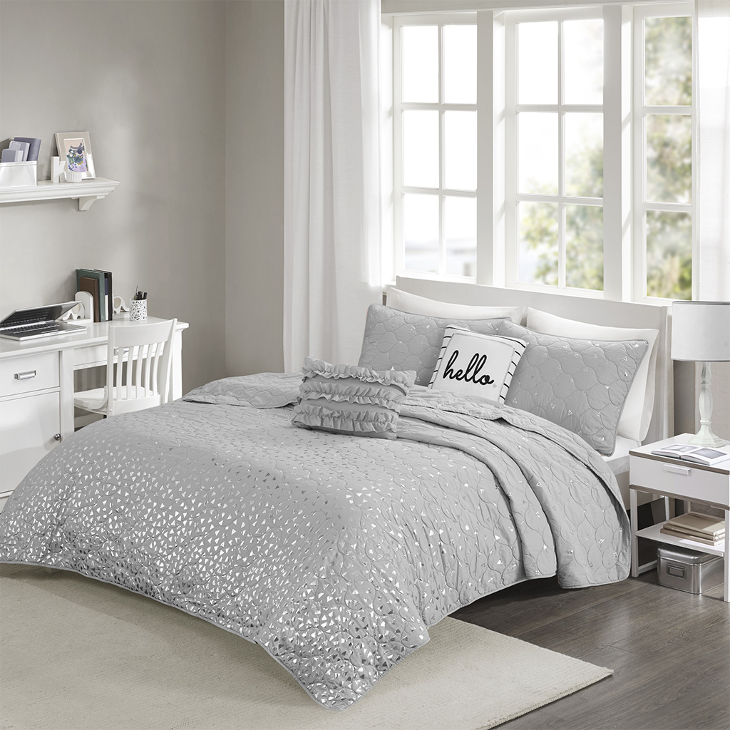 

Intelligent Design - Zoey Metallic Printed Coverlet Set - Grey/Silver - Full/Queen