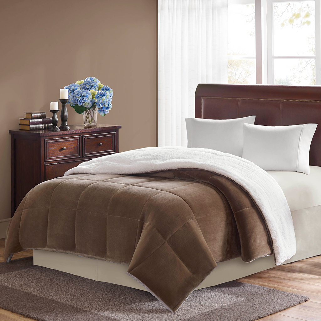 

Avenue 8 - BHG Micro Light/Sherpa Comforter Comforter - Brown - King
