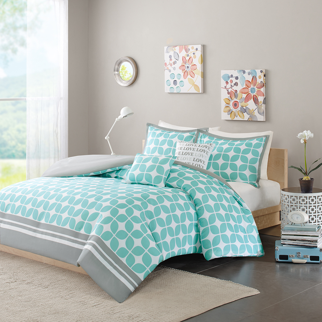 

Intelligent Design - Lita Duvet Cover Set - Aqua - Full/Queen