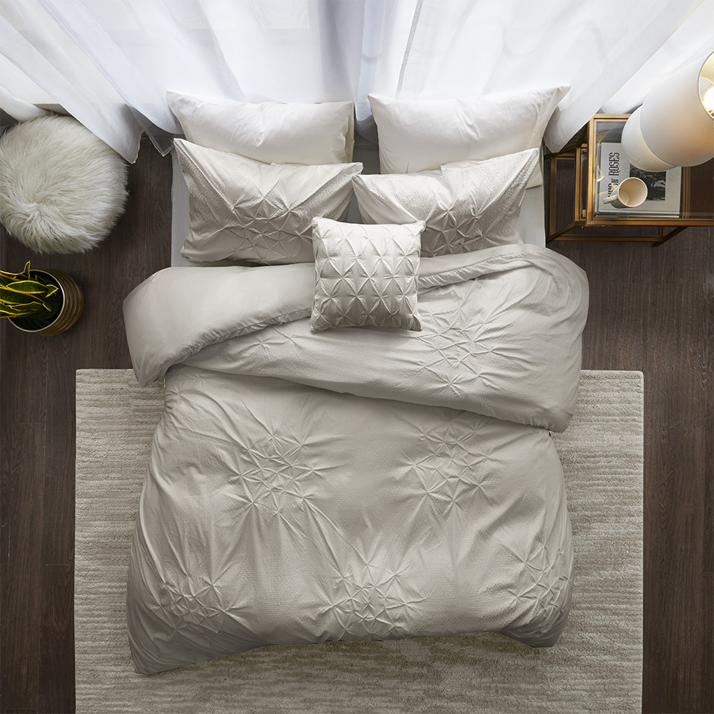 

Madison Park - Giselle 4 Piece Tufted Seersucker Duvet Set - Grey - King/Cal King
