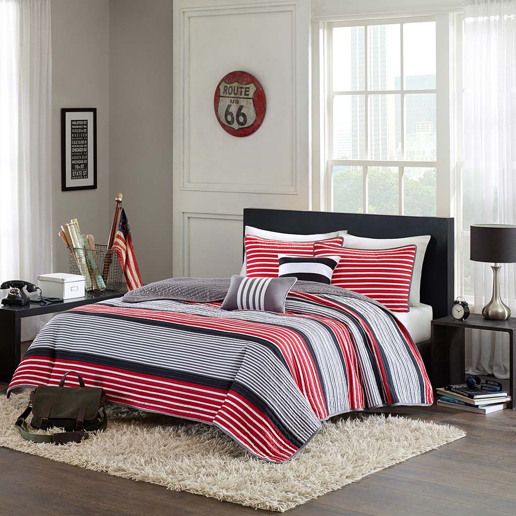 

Intelligent Design - Paul Reversible Coverlet Set - Red - Twin/Twin XL